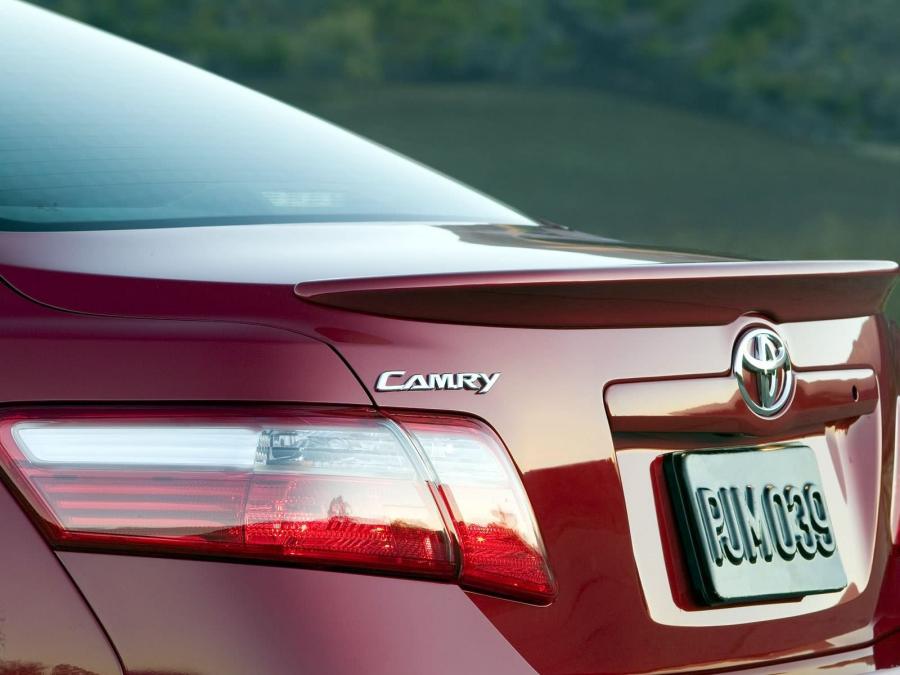 Детали экстерьера Toyota Camry SE 2006 года  (NA) (фото 15 из 47)